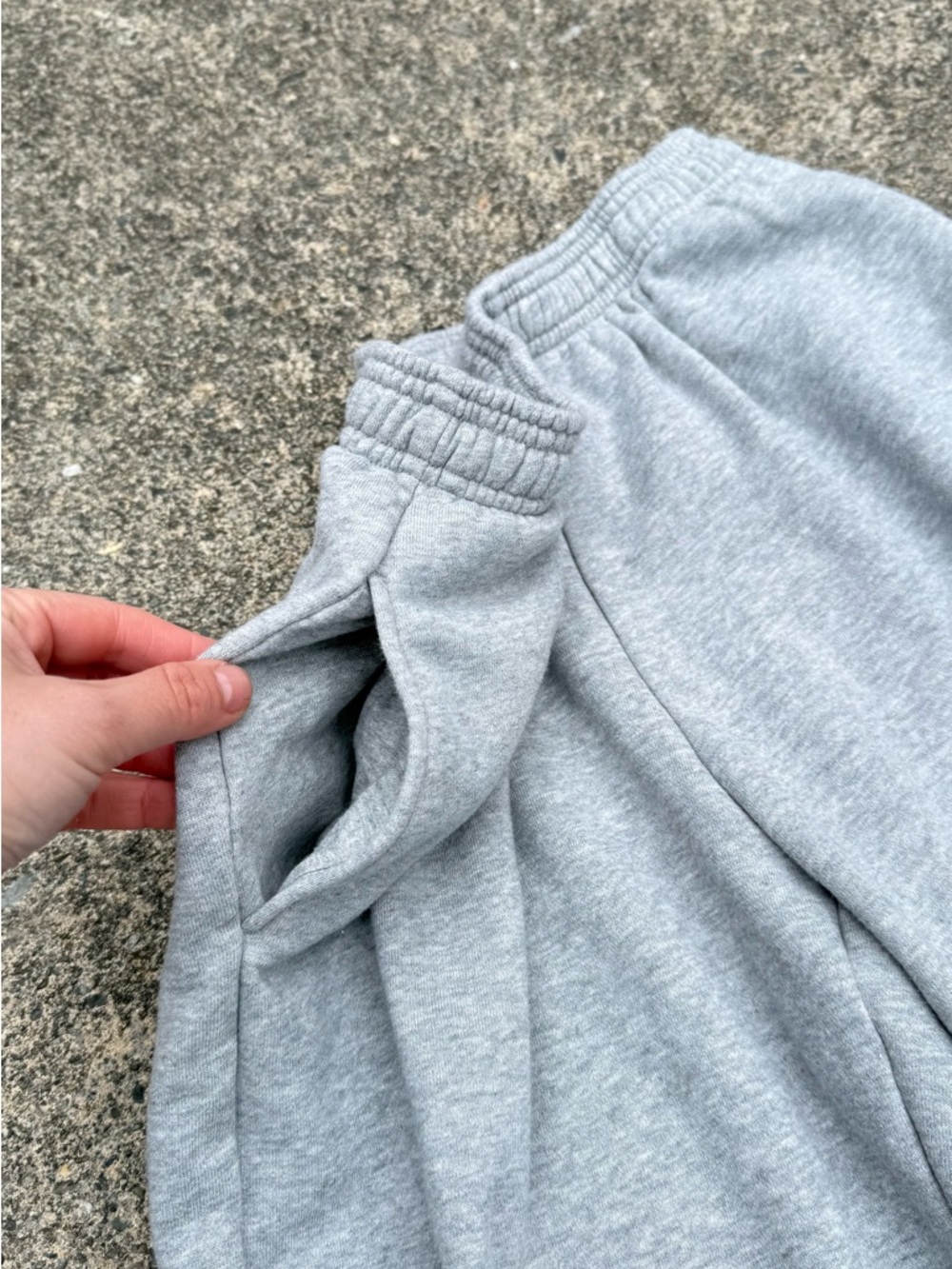 Uniqlo Wide-Leg Sweatpants Size M Fleece-Lined Elastic Waist Athleisure - Picture 5 of 11